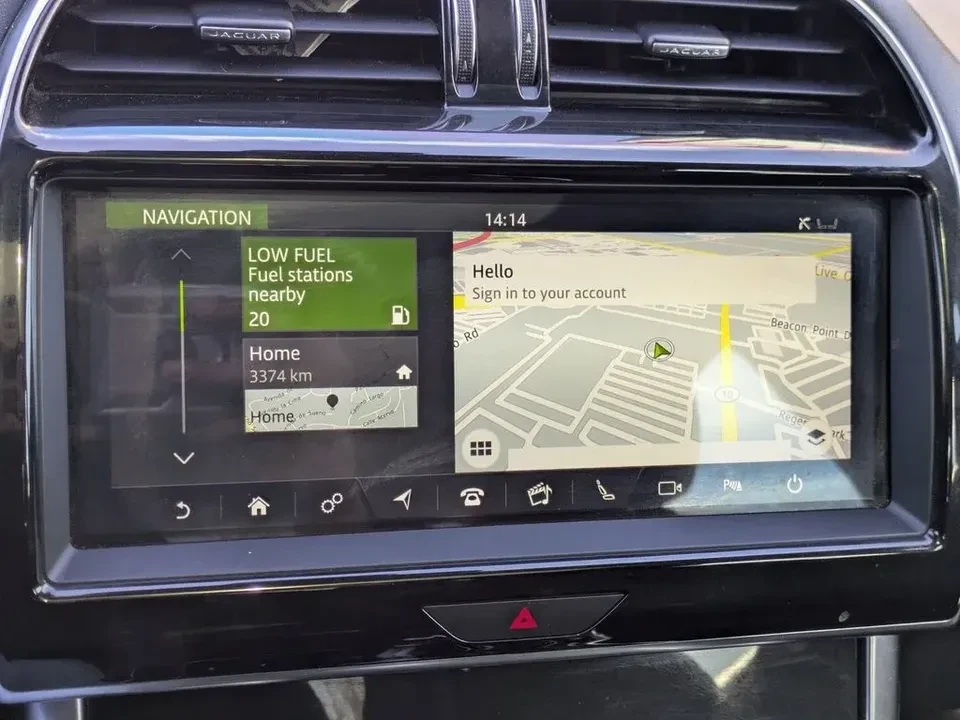 2020 Jaguar XE - Image 5 of 10