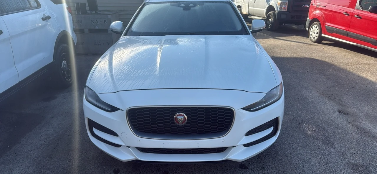 2020 Jaguar XE - Image 10 of 10