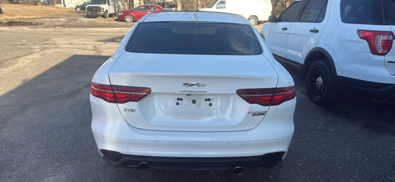 2020 Jaguar XE - Image 3 of 10