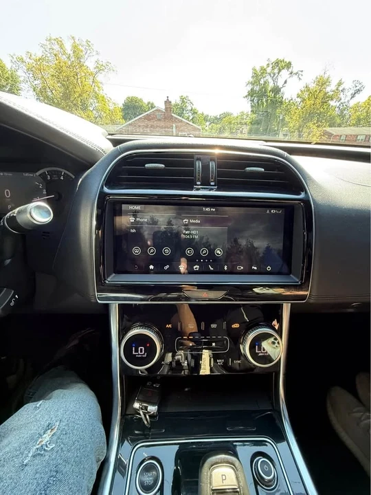 2020 Jaguar XE - Image 10 of 20