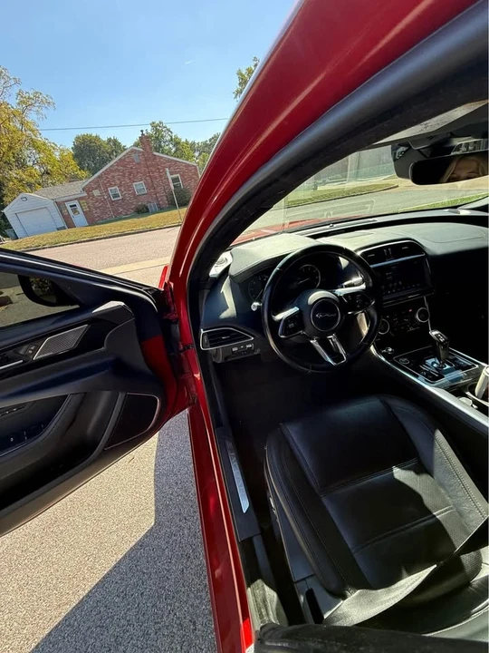 2020 Jaguar XE - Image 12 of 20