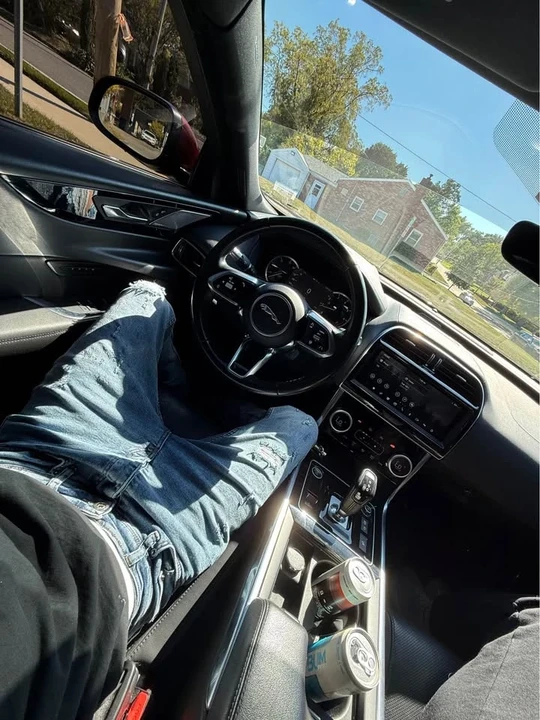 2020 Jaguar XE - Image 9 of 20