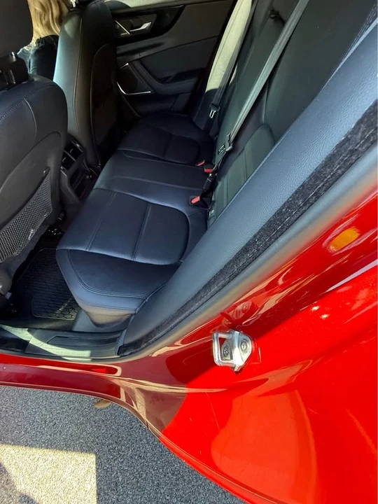 2020 Jaguar XE - Image 14 of 20