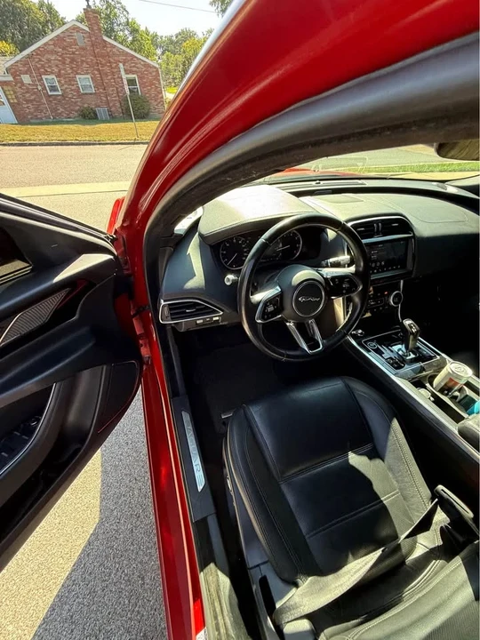 2020 Jaguar XE - Image 4 of 20