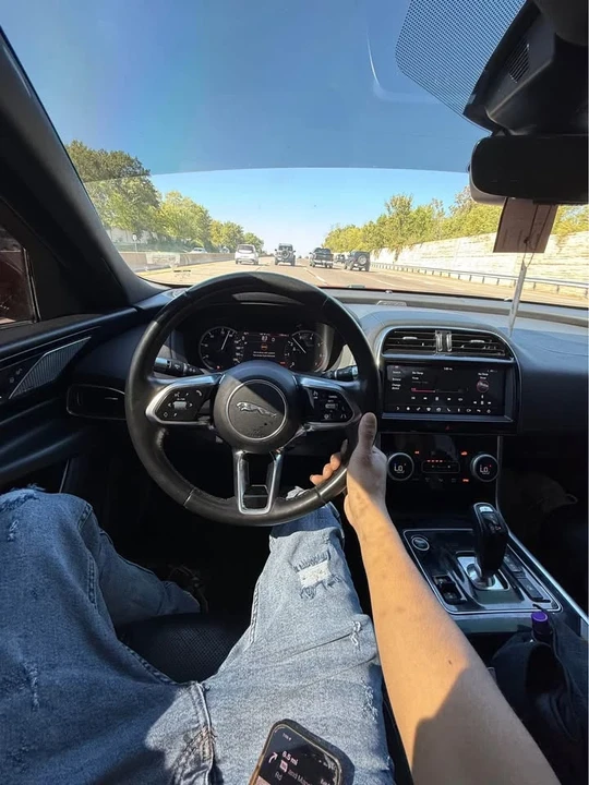 2020 Jaguar XE - Image 7 of 20