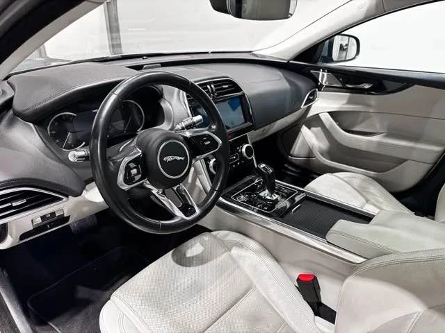 2020 Jaguar XE - Image 7 of 8