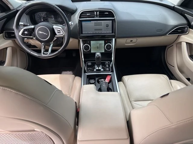 2020 Jaguar XE - Image 9 of 19