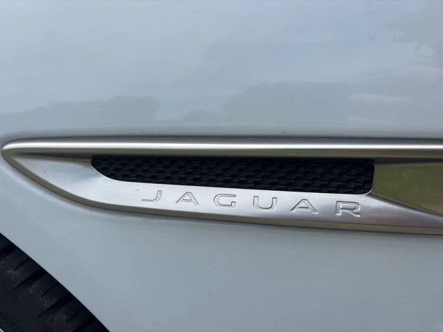 2020 Jaguar XE - Image 11 of 19