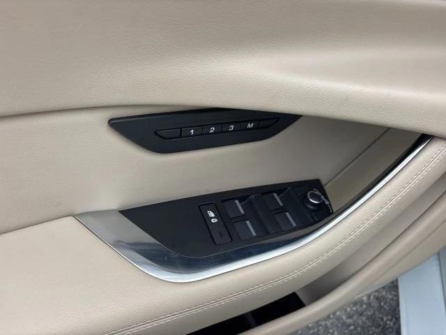 2020 Jaguar XE - Image 7 of 19