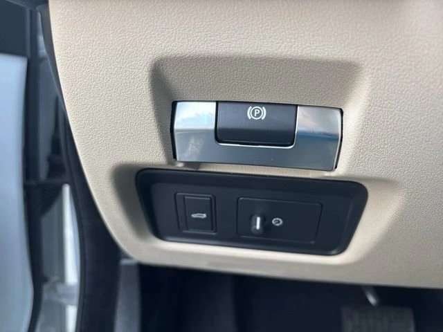 2020 Jaguar XE - Image 19 of 19