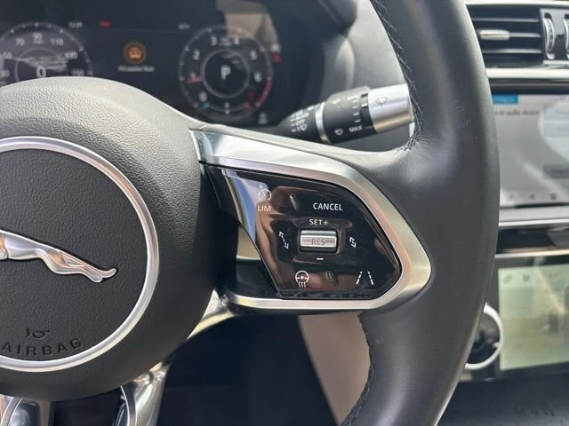 2020 Jaguar XE - Image 14 of 19