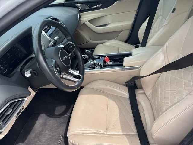 2020 Jaguar XE - Image 8 of 19