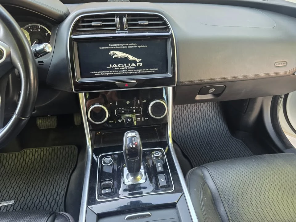 2020 Jaguar XE - Image 2 of 8