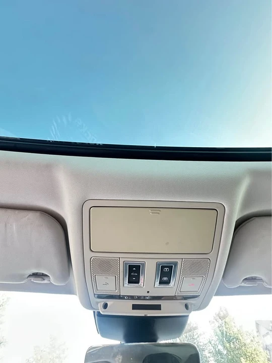 2020 Jaguar XE - Image 18 of 20