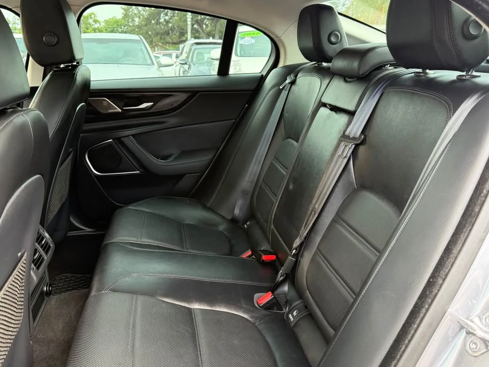 2020 Jaguar XE - Image 15 of 20
