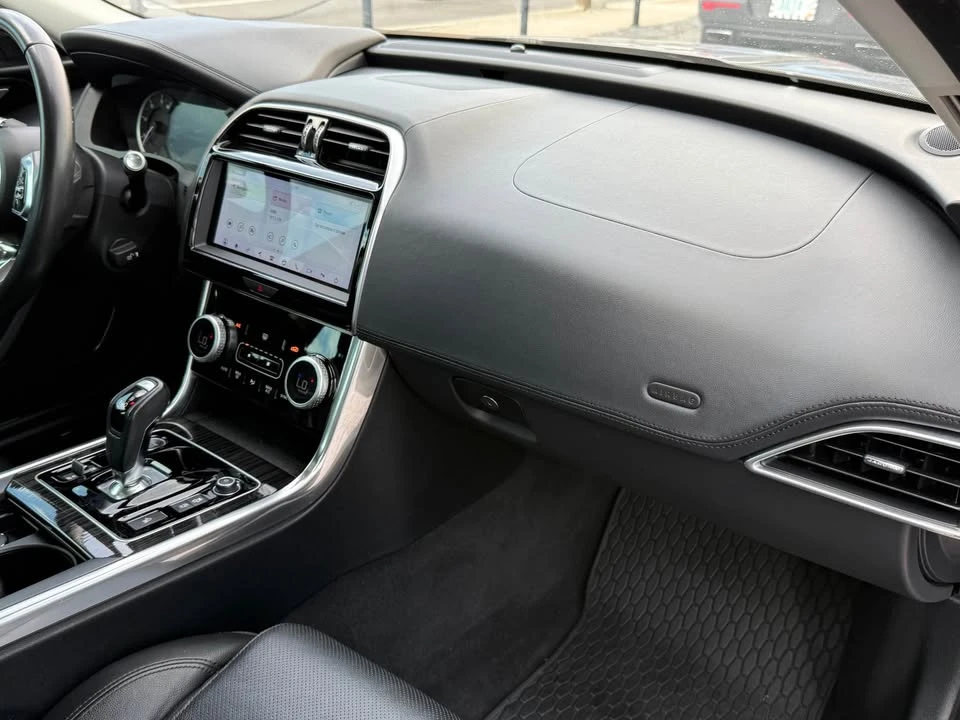 2020 Jaguar XE - Image 19 of 20