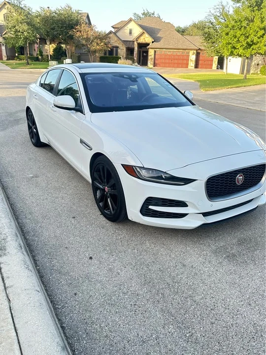 2020 Jaguar XE - Image 3 of 20
