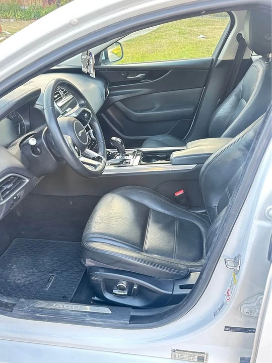 2020 Jaguar XE - Image 11 of 20