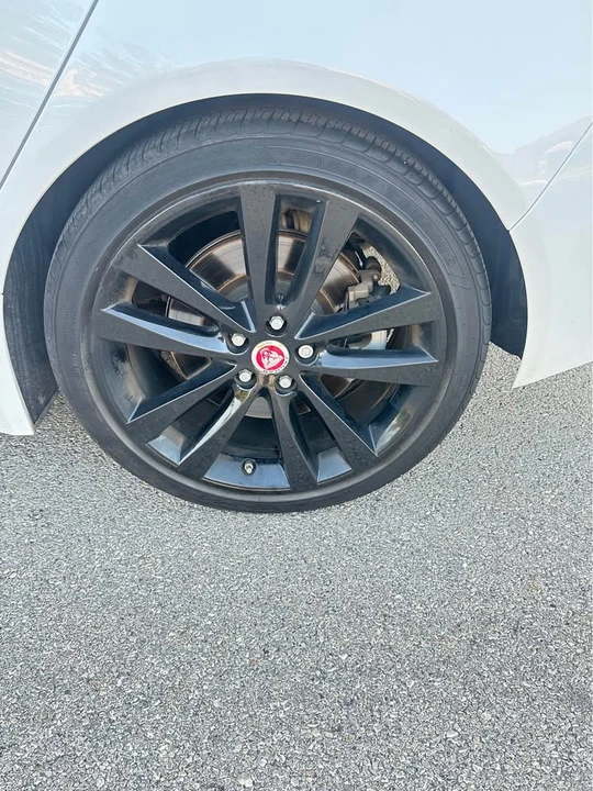 2020 Jaguar XE - Image 9 of 20