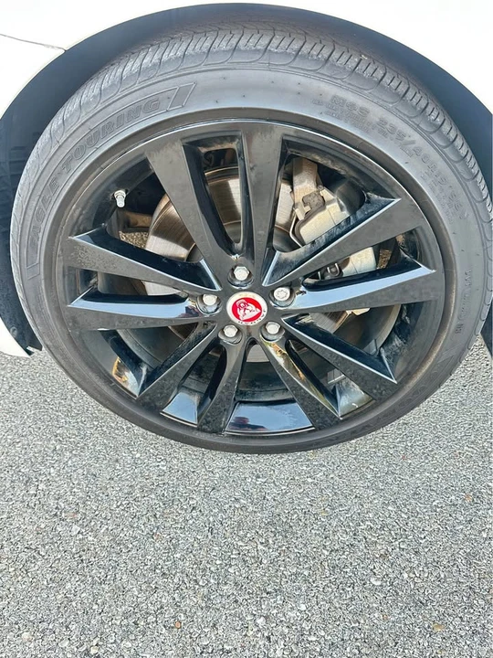 2020 Jaguar XE - Image 10 of 20