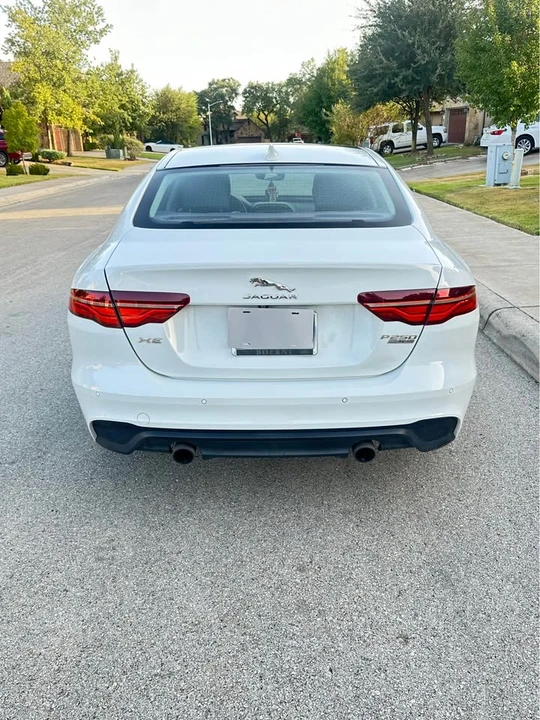 2020 Jaguar XE - Image 4 of 20