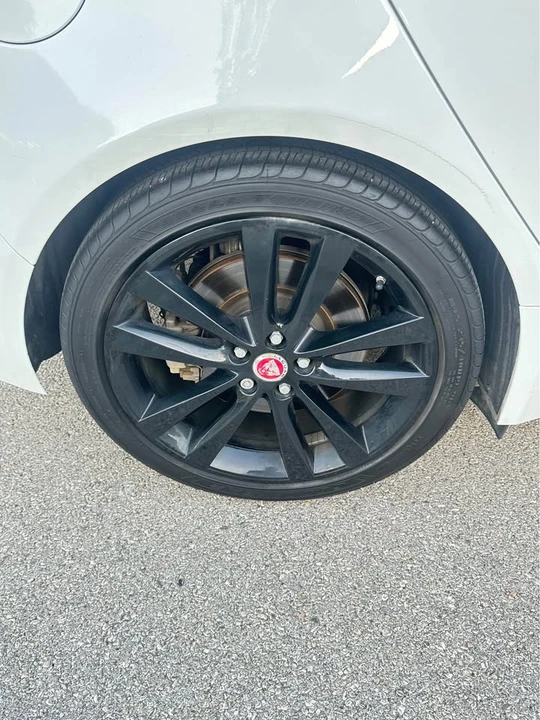 2020 Jaguar XE - Image 7 of 20