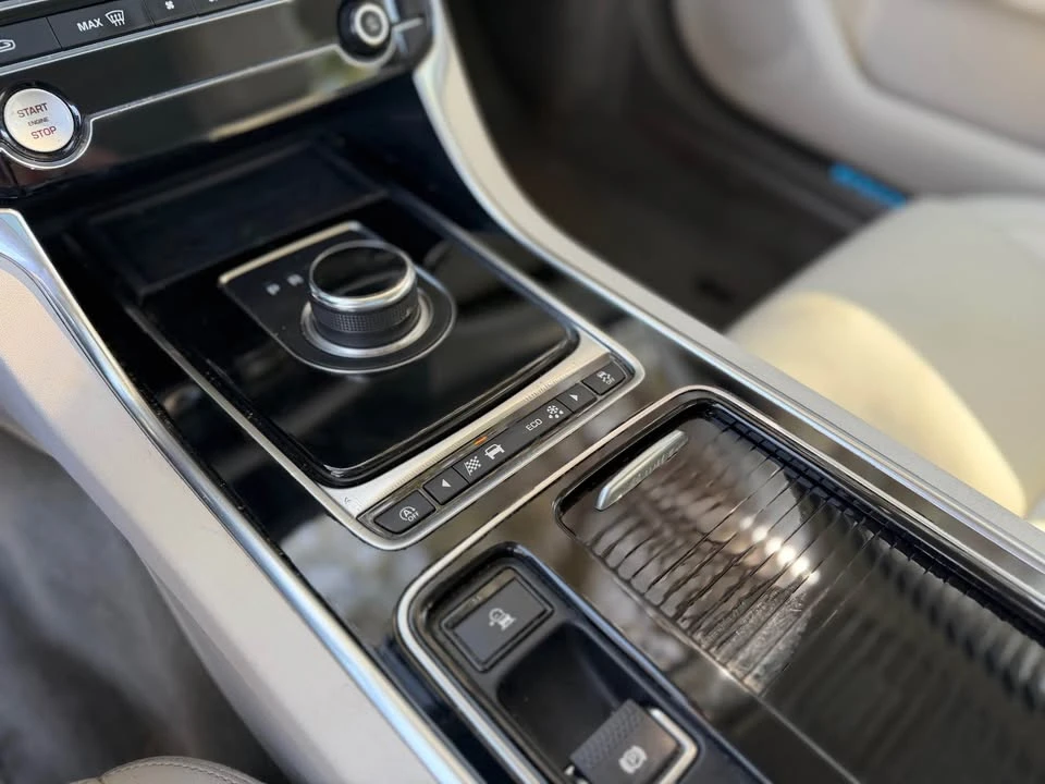2020 Jaguar X260 XF - Image 13 of 20