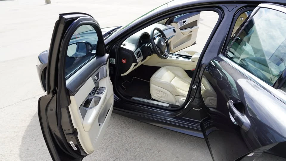 2020 Jaguar X260 XF - Image 8 of 15