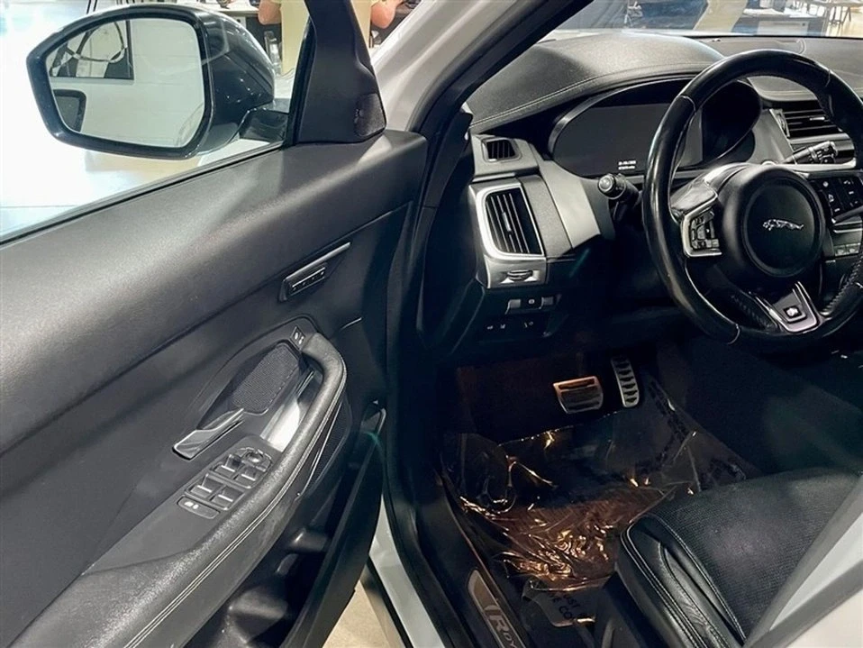 2020 Jaguar E-Pace - Image 11 of 18