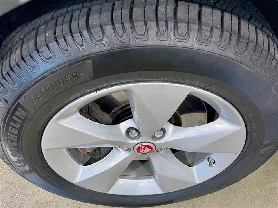2020 Jaguar E-Pace - Image 8 of 18