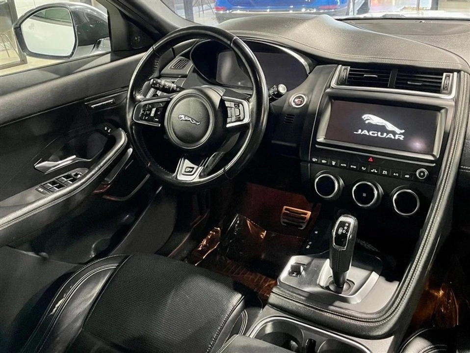 2020 Jaguar E-Pace - Image 13 of 18