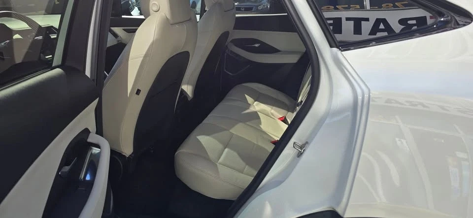 2020 Jaguar E-Pace - Image 11 of 20