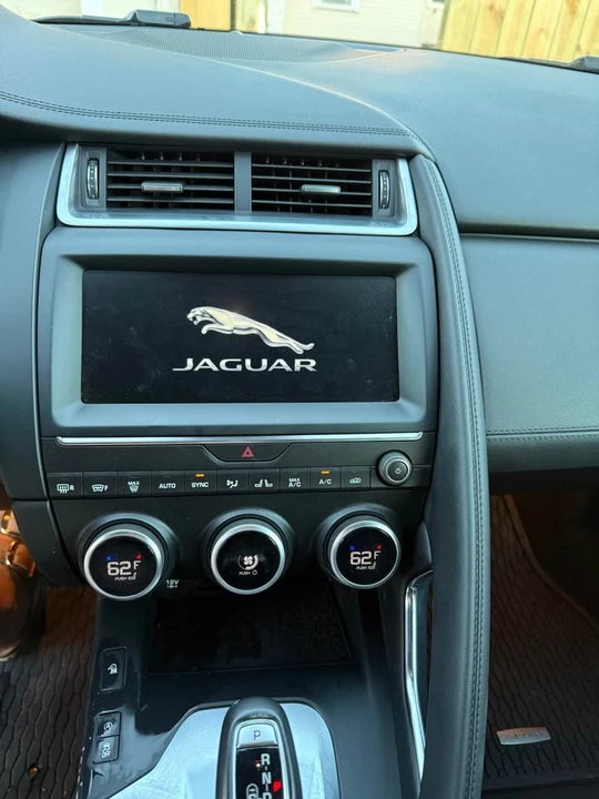 2020 Jaguar E-Pace - Image 12 of 20