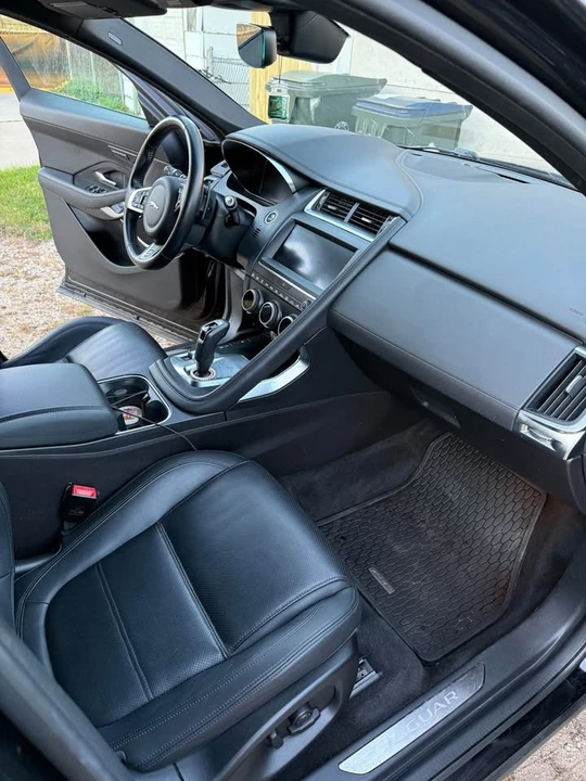 2020 Jaguar E-Pace - Image 18 of 20