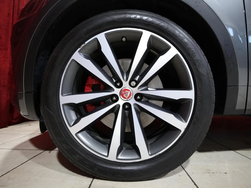 2020 Jaguar E-Pace - Image 5 of 18