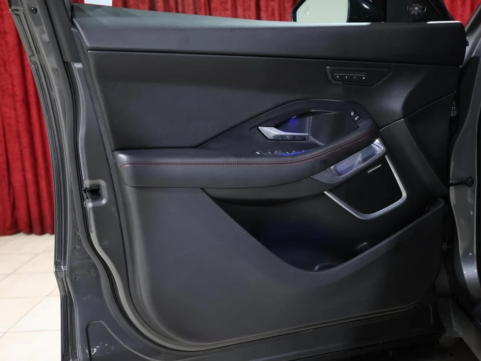 2020 Jaguar E-Pace - Image 9 of 18