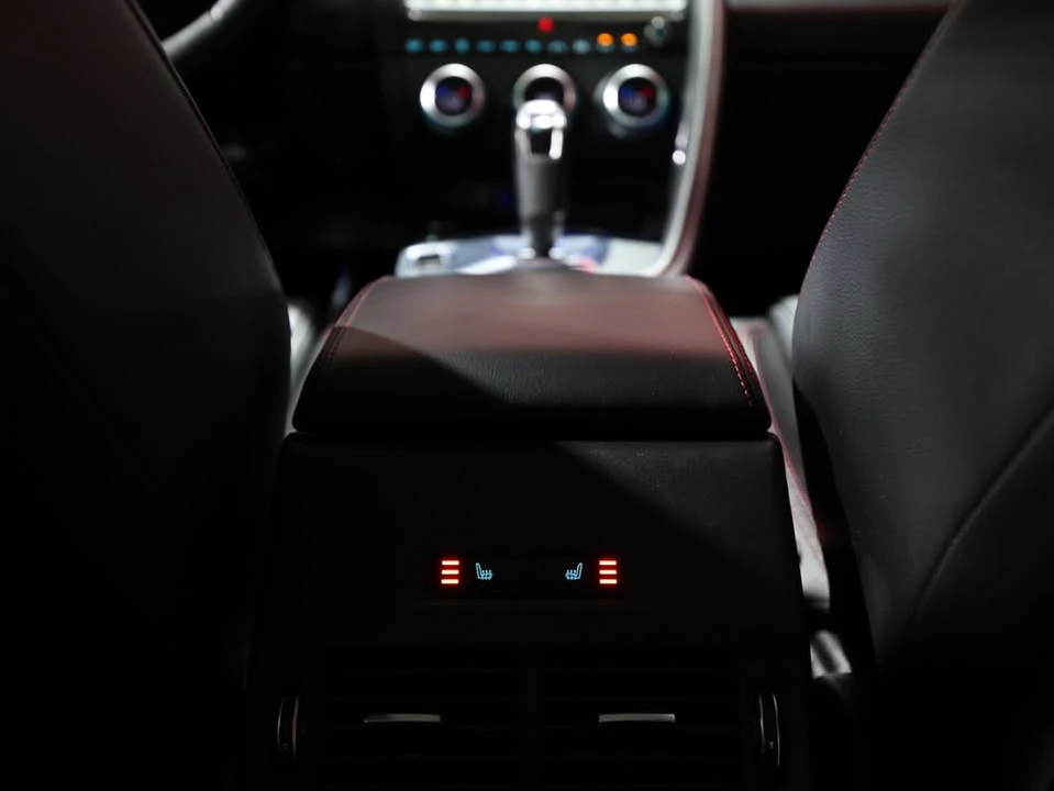 2020 Jaguar E-Pace - Image 13 of 18
