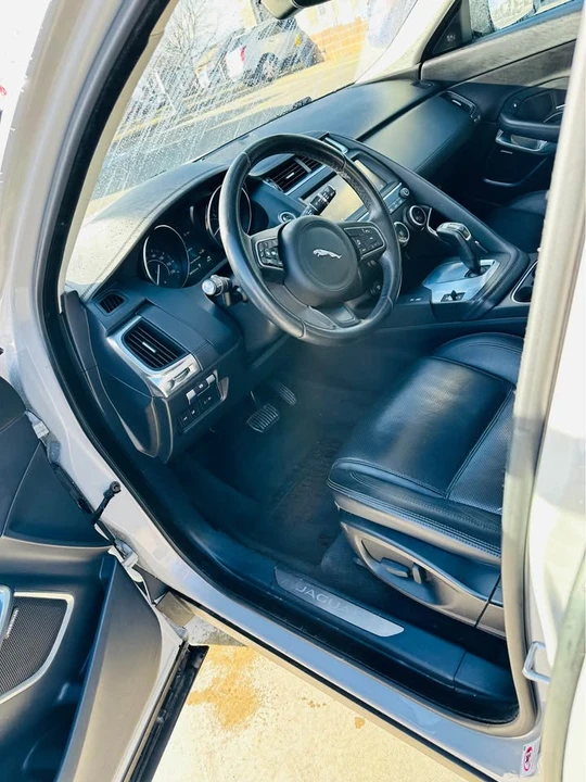 2020 Jaguar E-Pace - Image 9 of 11