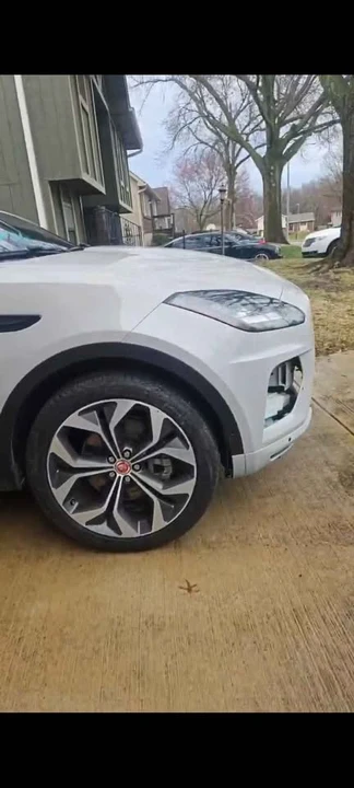 2020 Jaguar E-Pace - Image 3 of 4