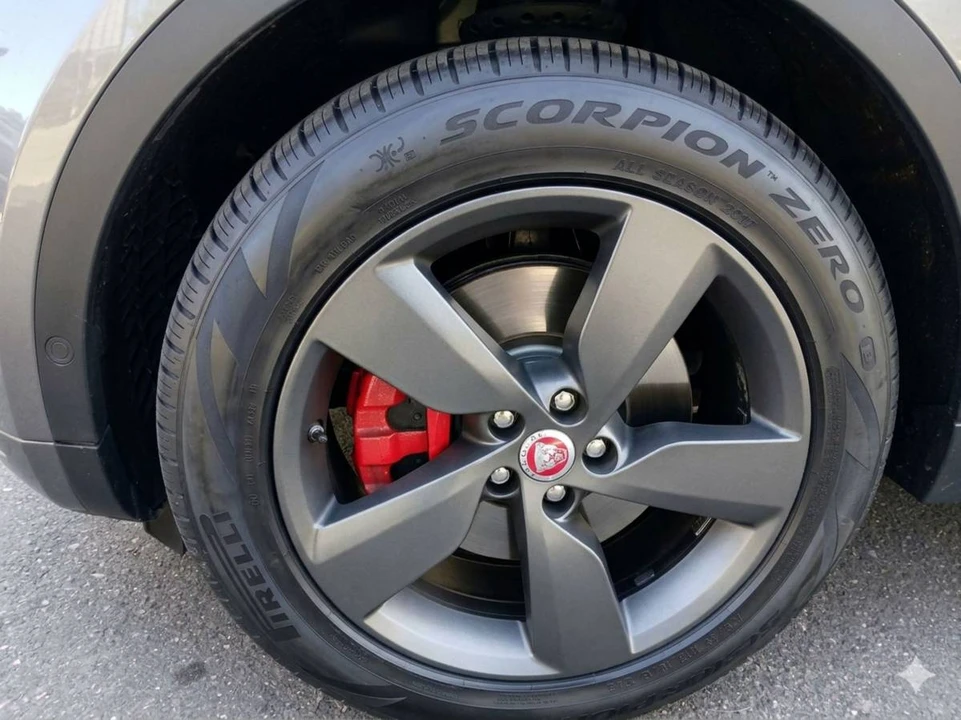 2020 Jaguar E-Pace - Image 13 of 16