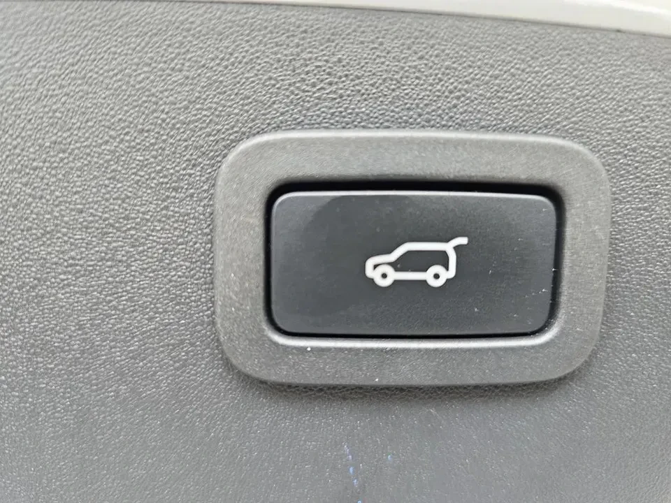 2020 Jaguar E-Pace - Image 12 of 19