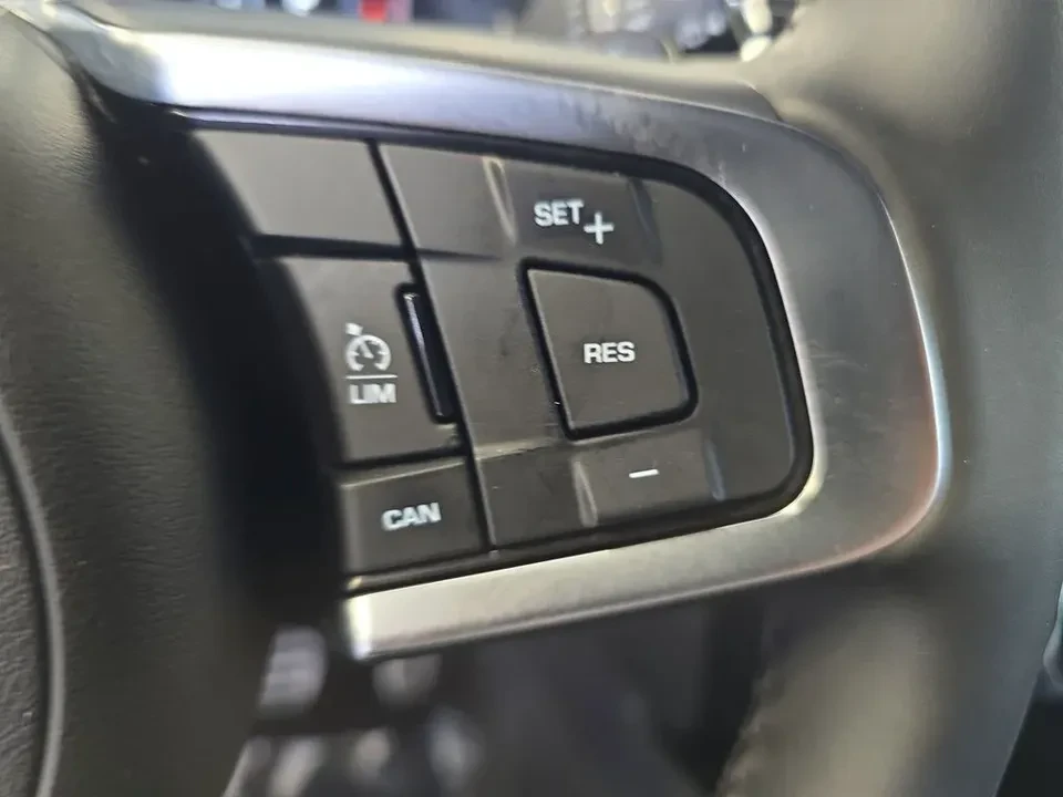2020 Jaguar E-Pace - Image 17 of 19
