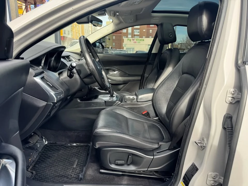 2020 Jaguar E-Pace - Image 14 of 20