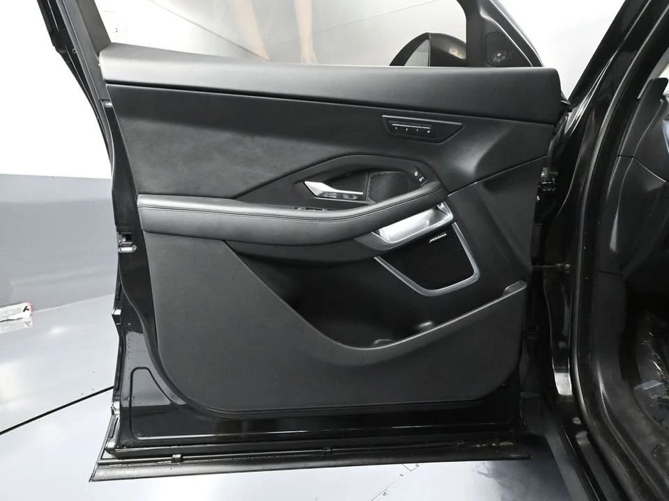 2020 Jaguar E-Pace - Image 19 of 20