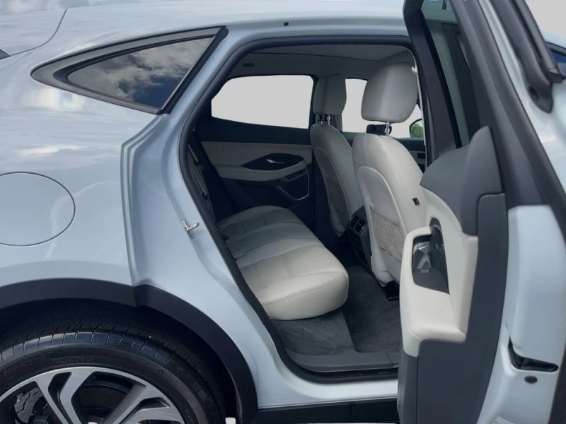 2020 Jaguar E-Pace - Image 11 of 19