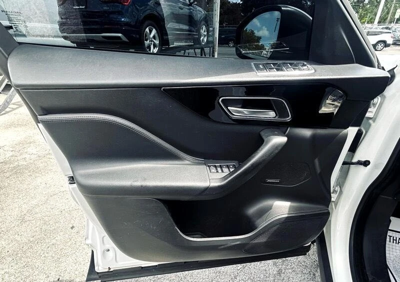 2020 Jaguar F-Pace - Image 8 of 19