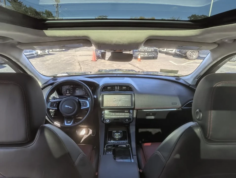 2020 Jaguar F-Pace - Image 19 of 20