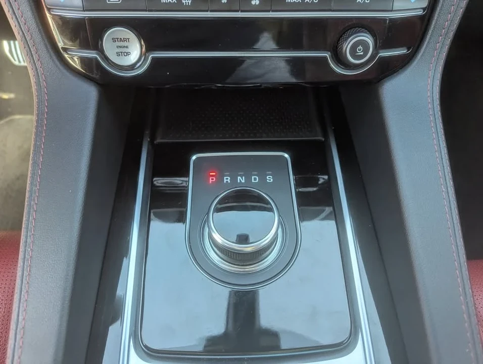 2020 Jaguar F-Pace - Image 15 of 20