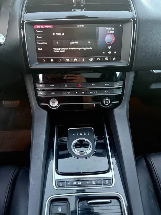 2020 Jaguar F-Pace - Image 12 of 15