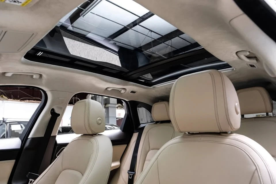 2020 Jaguar F-Pace - Image 4 of 19